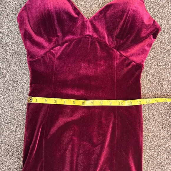 Yolanda Baraschi Elegant Burgundy Velvet Spaghetti Strap Dress size 0 - Picture 13 of 15